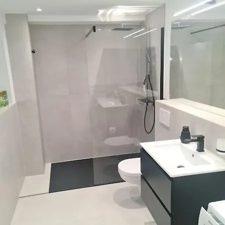Kernsan. Souterrain-Wohnung 60Qm Mit Pool Blick Krefeld Buitenkant foto