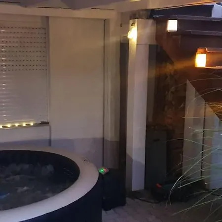 Kernsan. Souterrain-Wohnung 60Qm Mit Pool Blick Krefeld Buitenkant foto