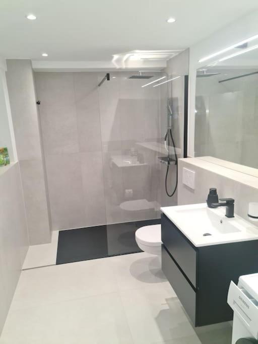 Kernsan. Souterrain-wohnung 60qm Mit Pool Blick Krefeld