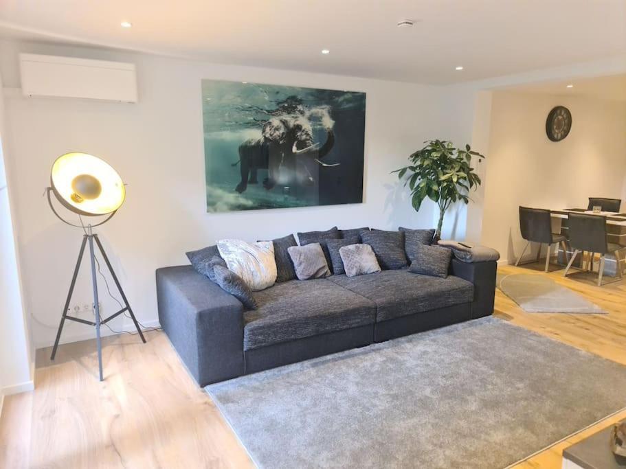 Kernsan. Souterrain-wohnung 60qm Mit Pool Blick