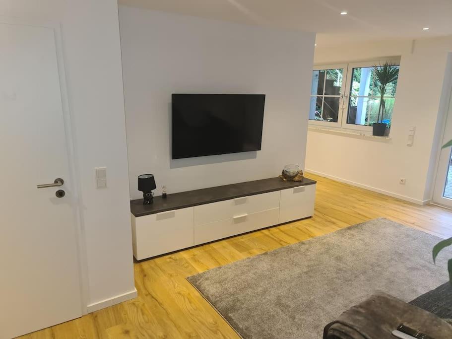Kernsan. Souterrain-wohnung 60qm Mit Pool Blick Apartment *