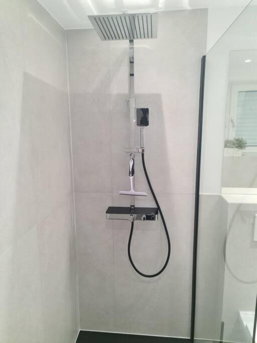 Kernsan. Souterrain-wohnung 60qm Mit Pool Blick Apartment