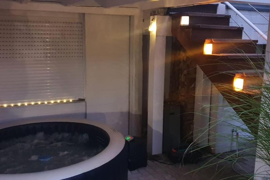 Kernsan. Souterrain-wohnung 60qm Mit Pool Blick Apartment Krefeld