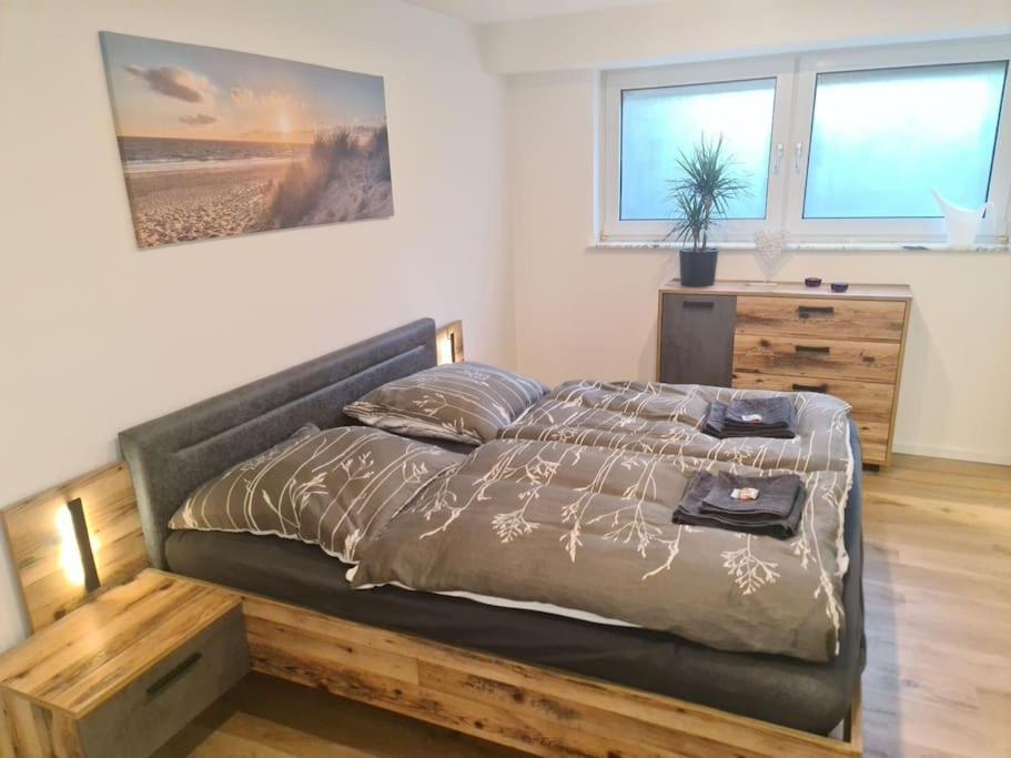 Kernsan. Souterrain-wohnung 60qm Mit Pool Blick