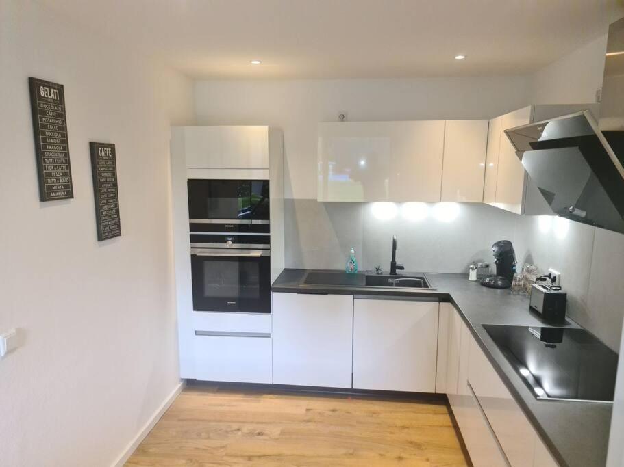 Kernsan. Souterrain-wohnung 60qm Mit Pool Blick Apartment *