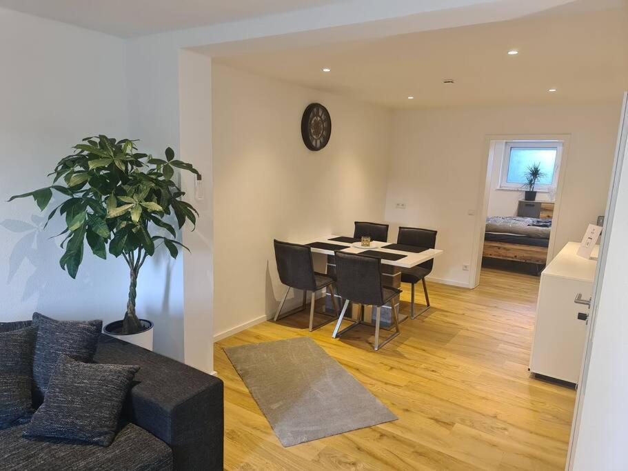 Kernsan. Souterrain-wohnung 60qm Mit Pool Blick Apartment Krefeld
