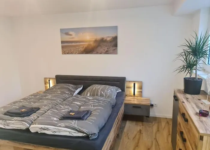 Kernsan. Souterrain-Wohnung 60Qm Mit Pool Blick